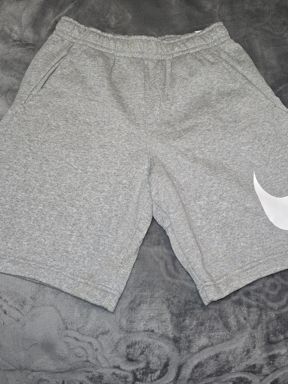 Men's Grey Athletic Shorts With A White Swoosh Standard Fit & Knee Length - Picture 3 of 8